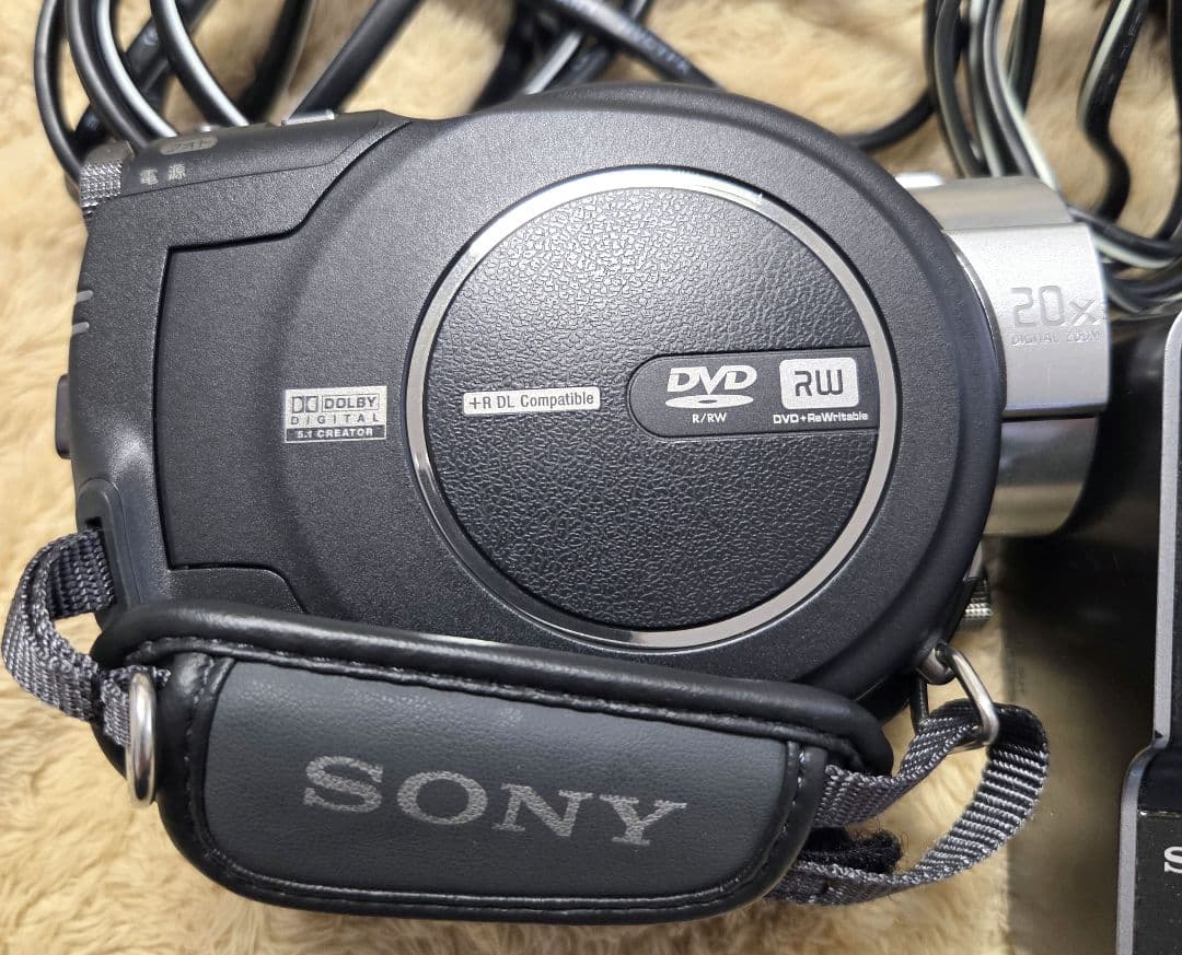Sony　　 ハンディカム　　充電器　　バッテリー2コ専用ショルダーバッグ付き