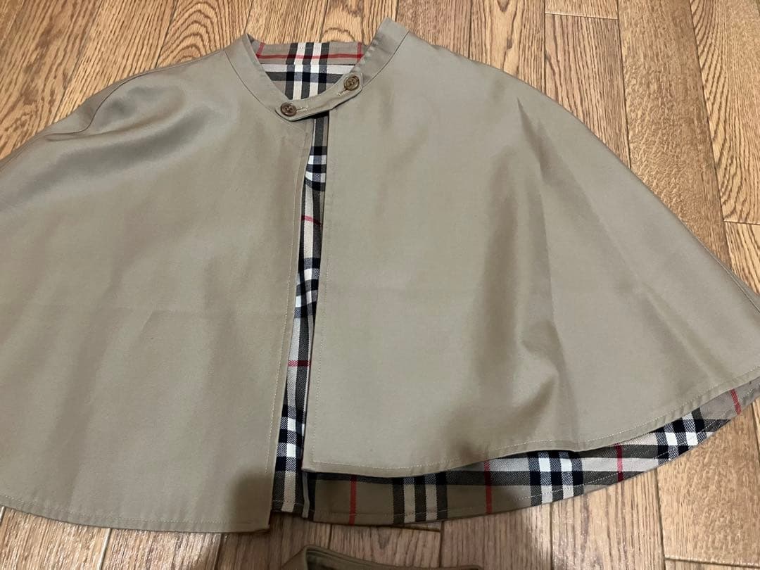バーバリー　ケープ付き　コート　ベルト無し