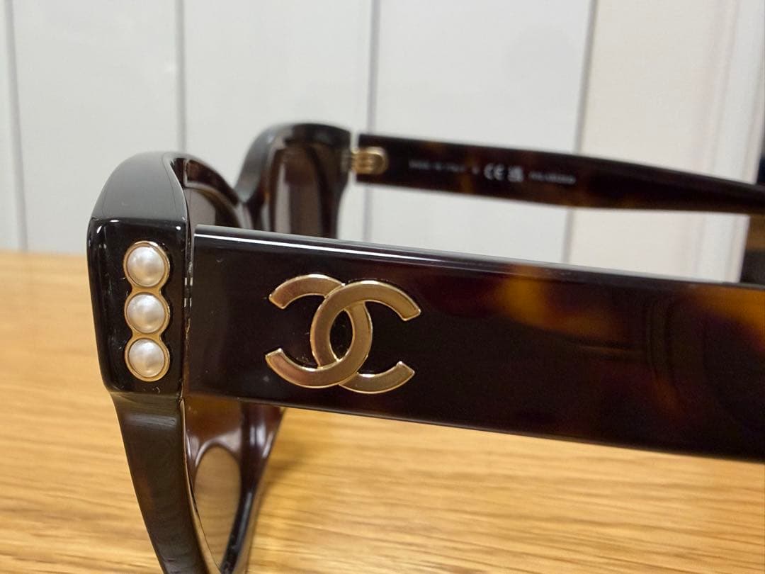 CHANEL パール付きキャットアイサングラス