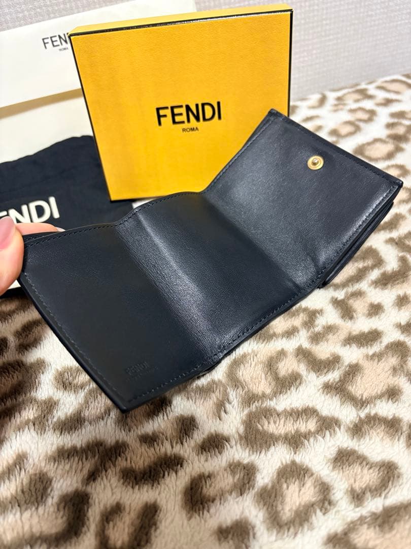 L*y様 FENDI 三つ折り財布 ブラック ウォレット