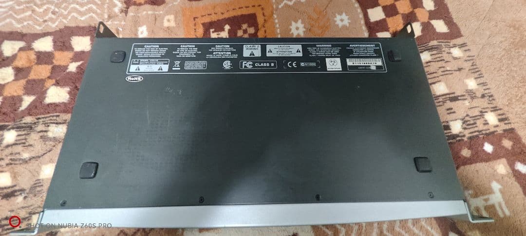 BEHRINGER EPQ304 パワーアンプ