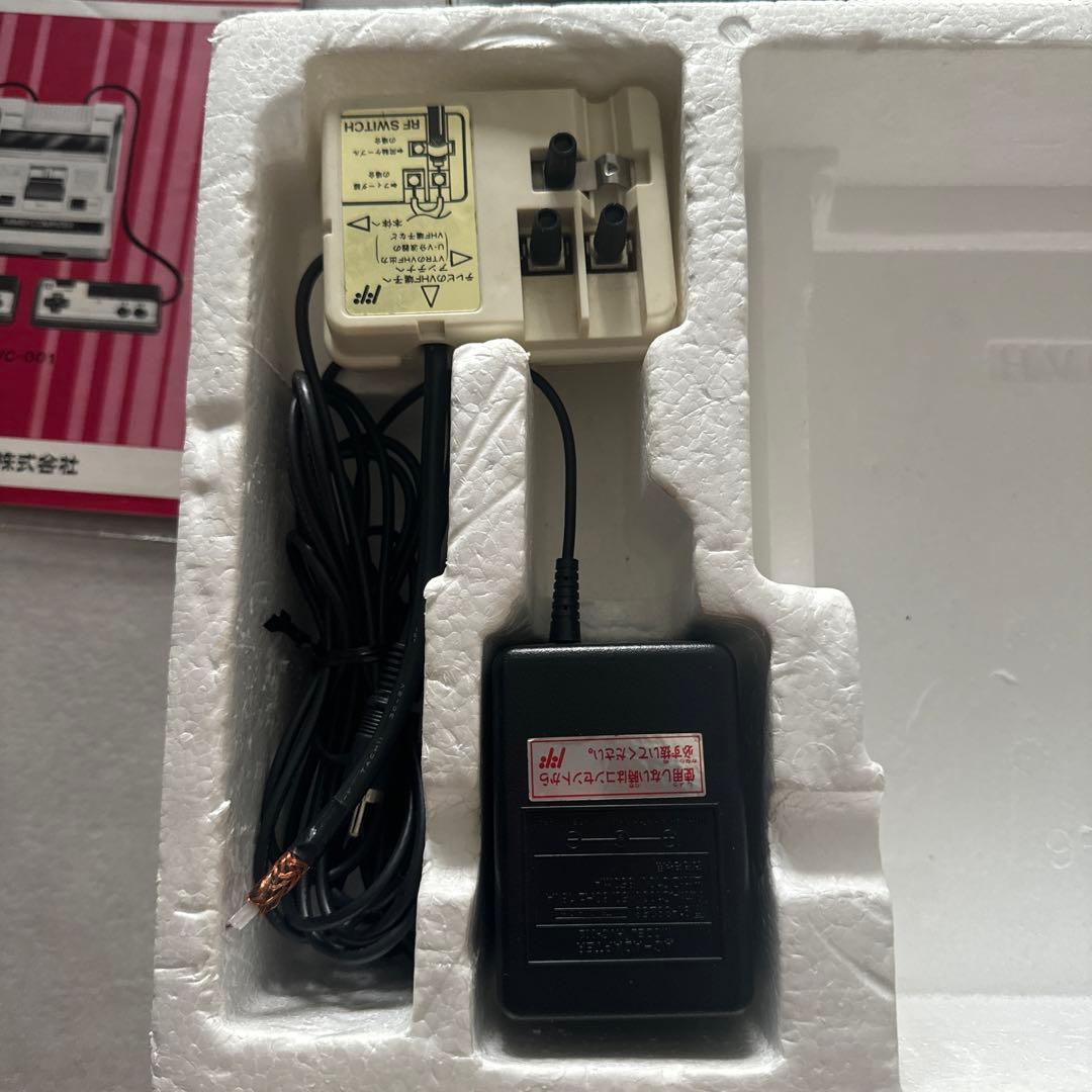 任天堂　ファミリーコンピュータ　ファミコン【動作品】　このまま遊べる