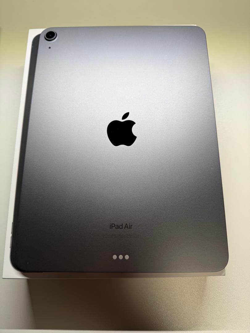 Apple iPad Air (第5世代) 10.9インチスペースグレー