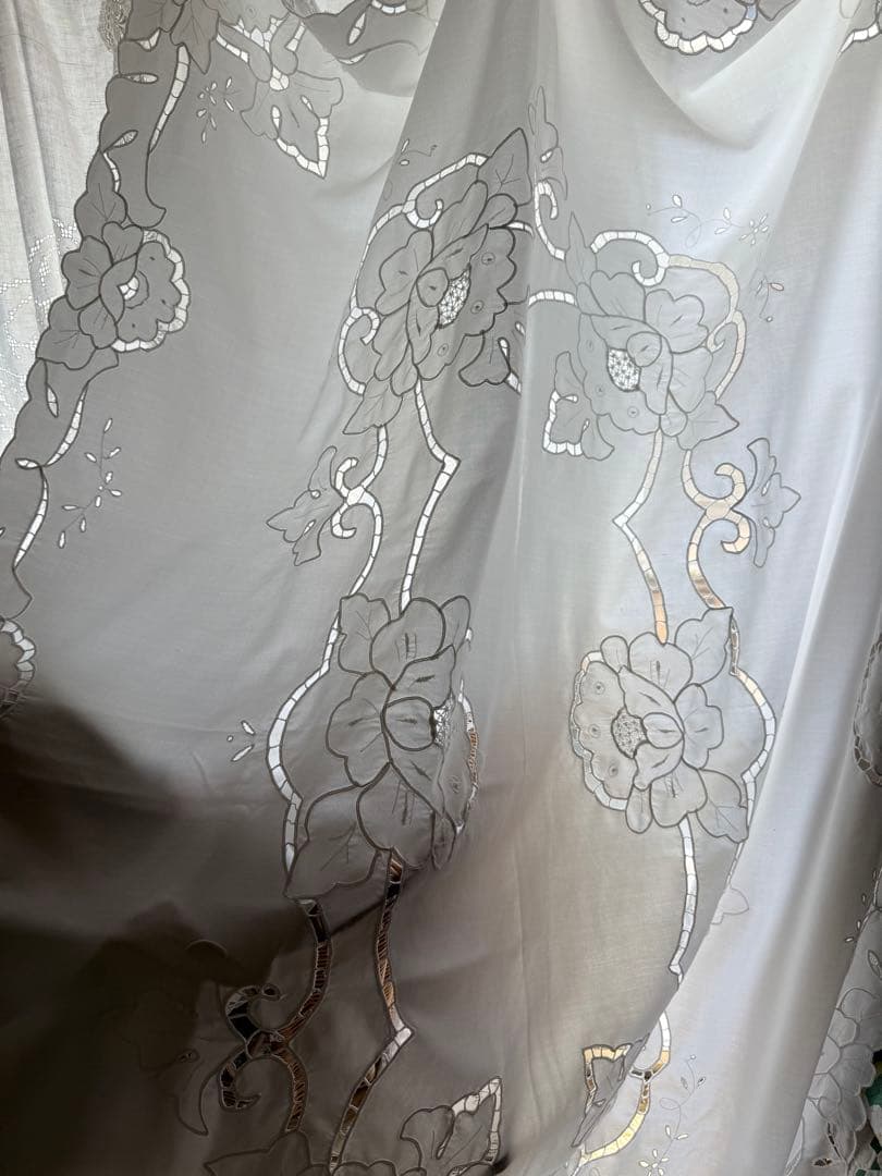 フランスアンティークஐ⋆*花柄刺繍の大判クロス・カーテンにも〜