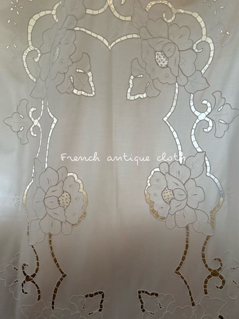 フランスアンティークஐ⋆*花柄刺繍の大判クロス・カーテンにも〜