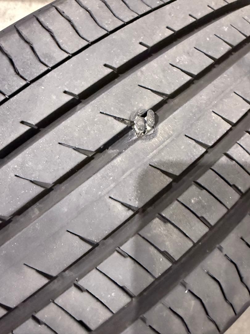 バリ山　ヨコハマ dB デシベル　225/45 R18 タイヤ 4本セット