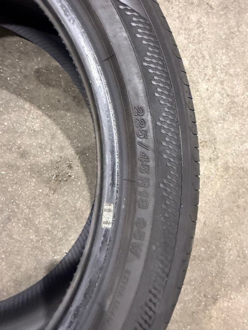 バリ山　ヨコハマ dB デシベル　225/45 R18 タイヤ 4本セット