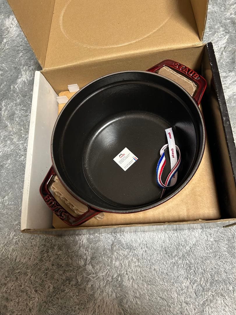 staub（ストウブ）の鋳物ホーロー鍋「ピコ・ココット ラウンド 20cm