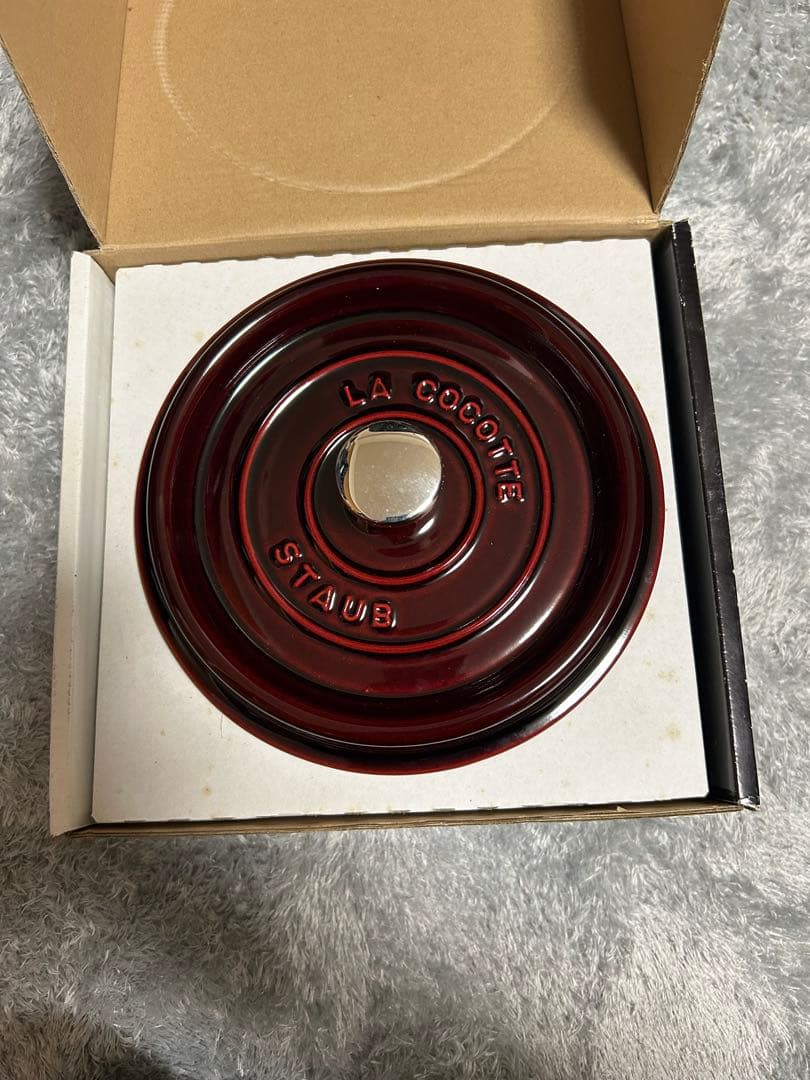 staub（ストウブ）の鋳物ホーロー鍋「ピコ・ココット ラウンド 20cm