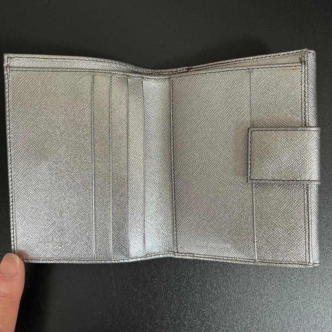 PRADA プラダ 二つ折り財布 サフィアーノ メタル色