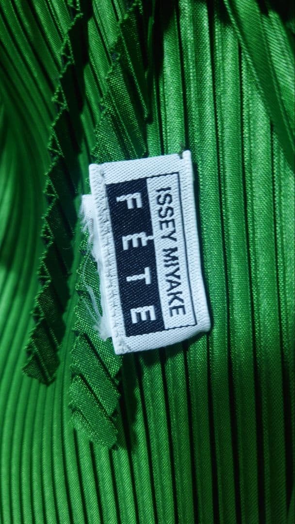 ISSEY MIYAKE FETE グリーンプリーツカーディガン