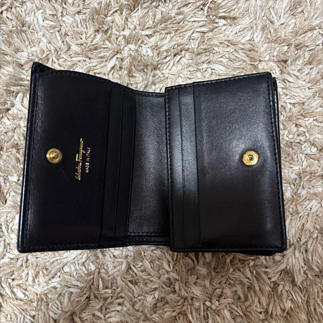 Salvatore Ferragamo ブラックレザー 二つ折り財布