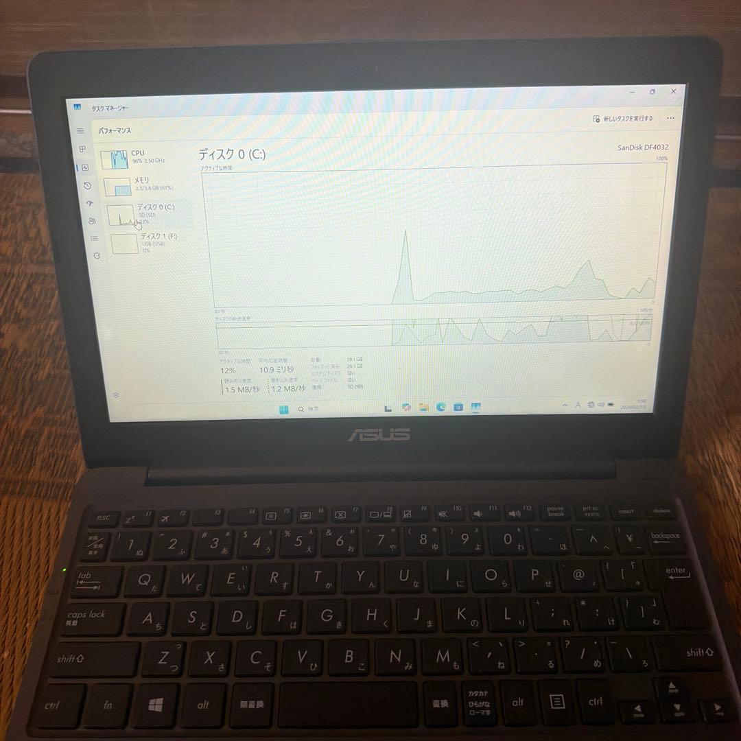 ASUS R203M ノートパソコン