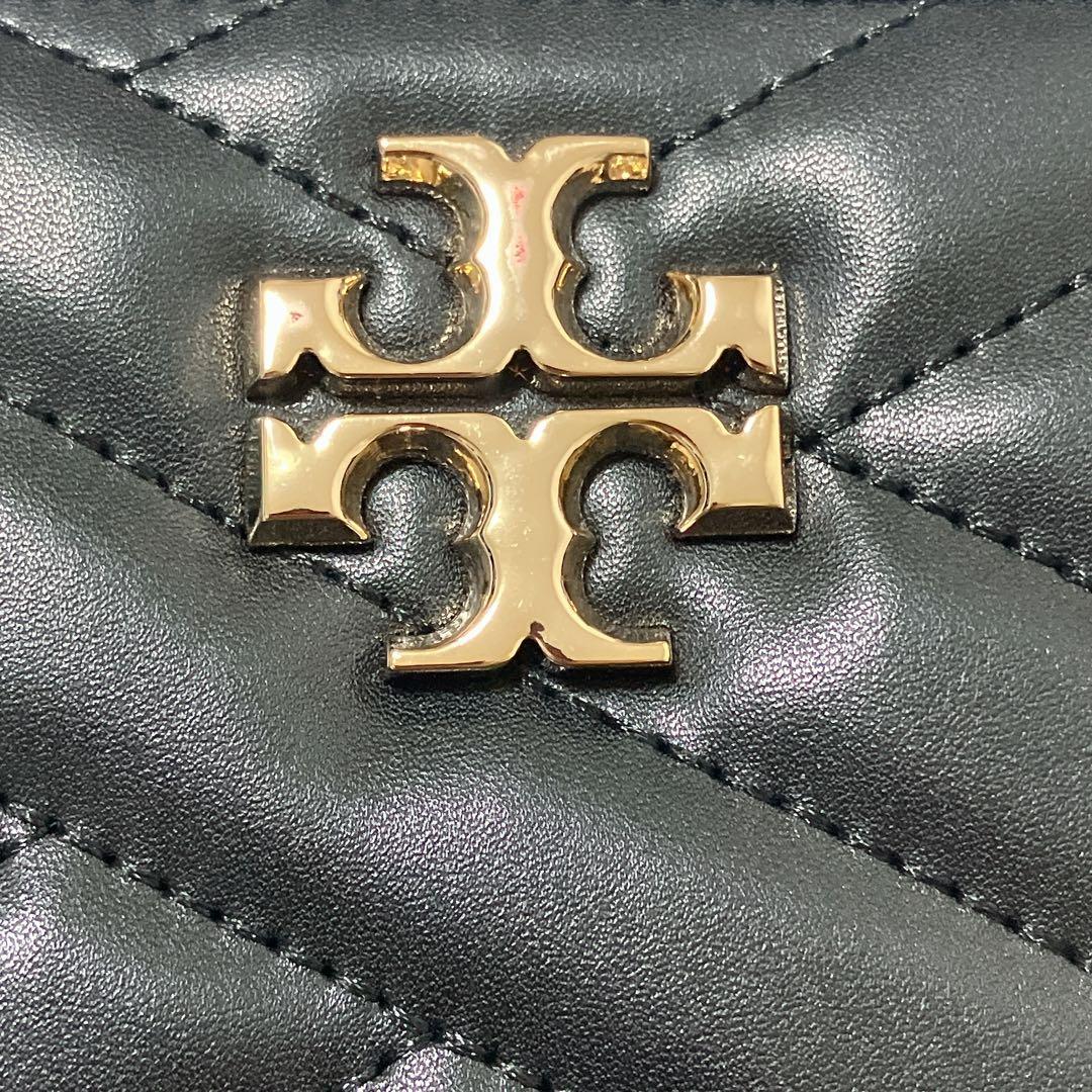 未使用　TORY BURCH レザー二つ折り財布　キルティング　ブラック　箱付き