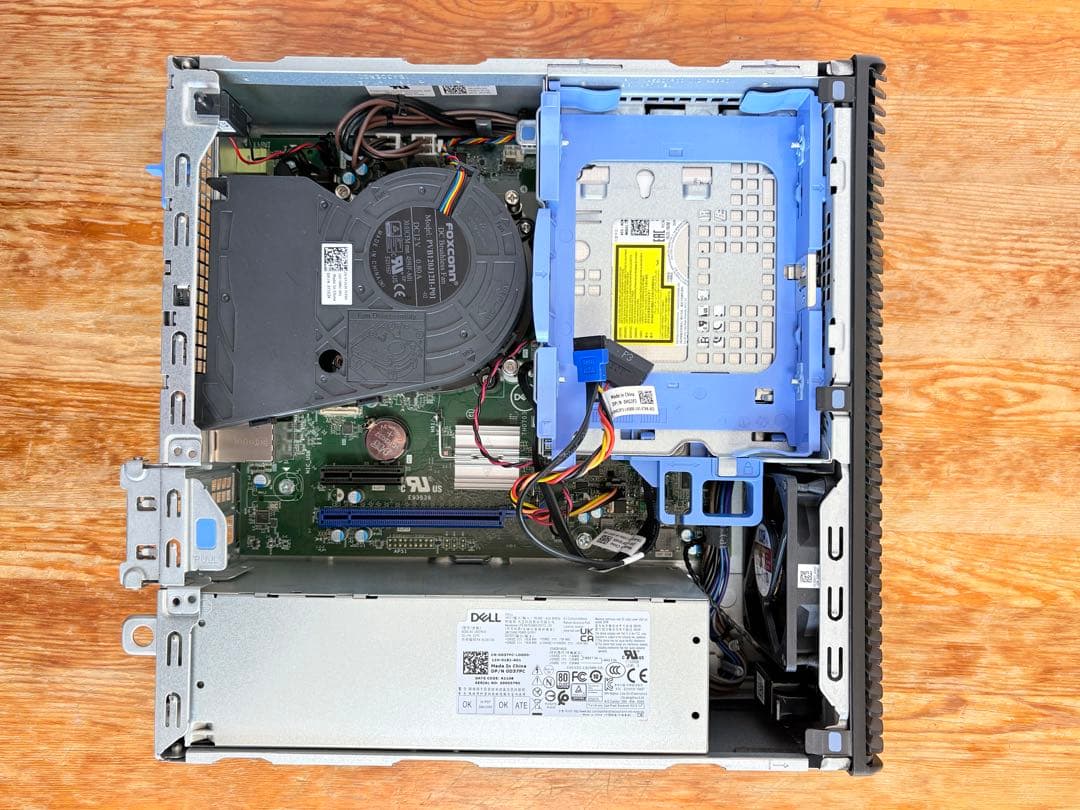 ベアーボン状態のDell Precision 3440/CPUなし・メモリなし