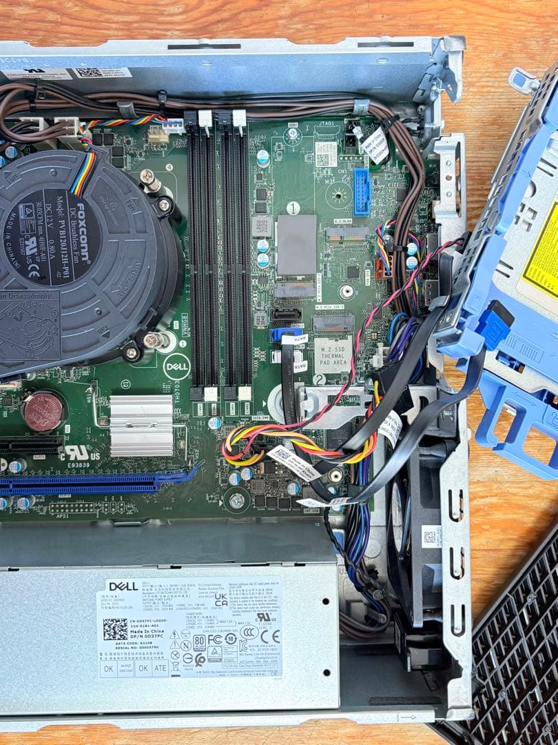 ベアーボン状態のDell Precision 3440/CPUなし・メモリなし
