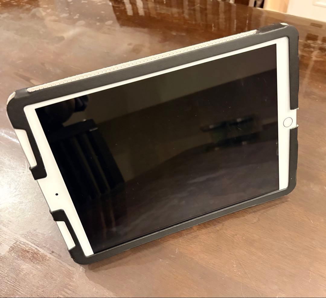 「masa 」Apple iPad 第8世代32GBシルバー保護ケース付き