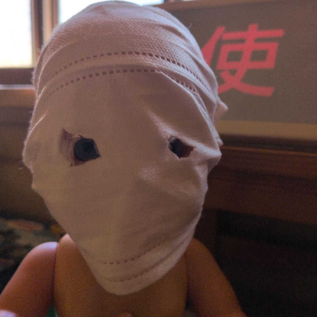 センサーで笑う、のびる、赤ちゃん ホラーハンド
