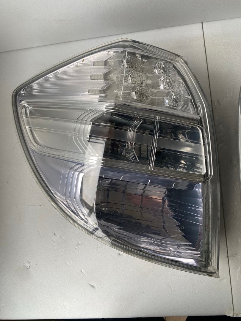 ホンダ フィット ハイブリッド GP1 純正 テールランプ 左右セット LED