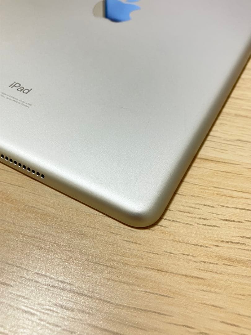 バッテリー良好 iPad 第7世代 32GB Wi-Fi セルラードコモ