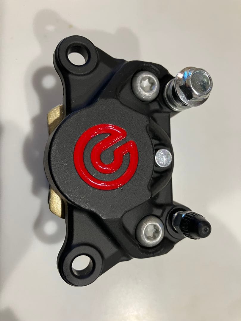 ブレンボ カニキャリパー 84mm 未使用品