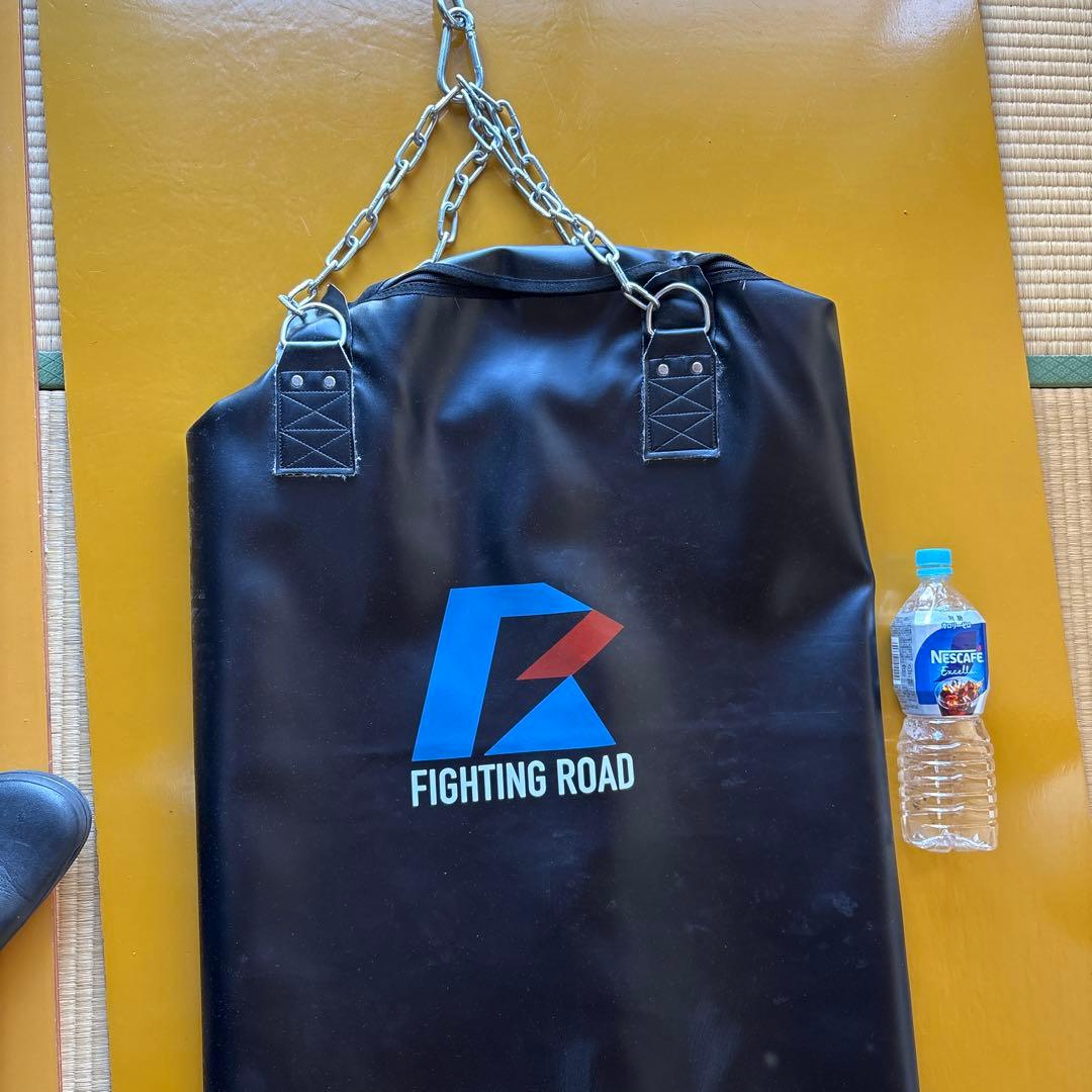FIGHTING ROAD サンドバッグ の袋部分(中身なし)と吊り下げる金具
