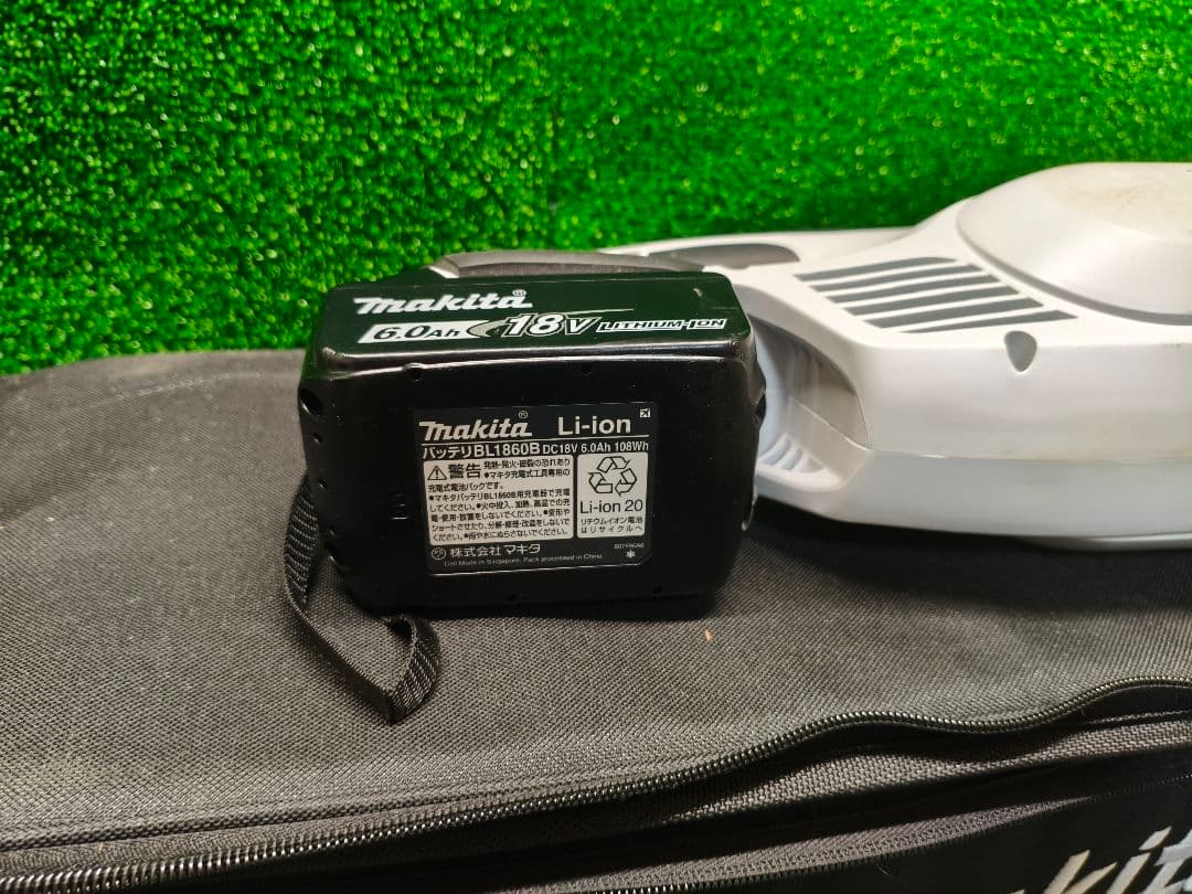 マキタ 充電式クリーナー 掃除機　CL182FD 18V