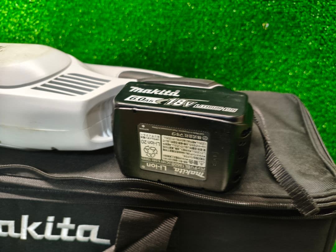 マキタ 充電式クリーナー 掃除機　CL182FD 18V