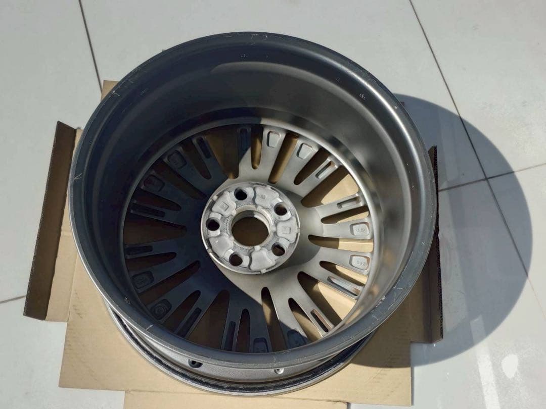 CROWN 220クラウン純正18インチ　アルミホイール　１本のみ