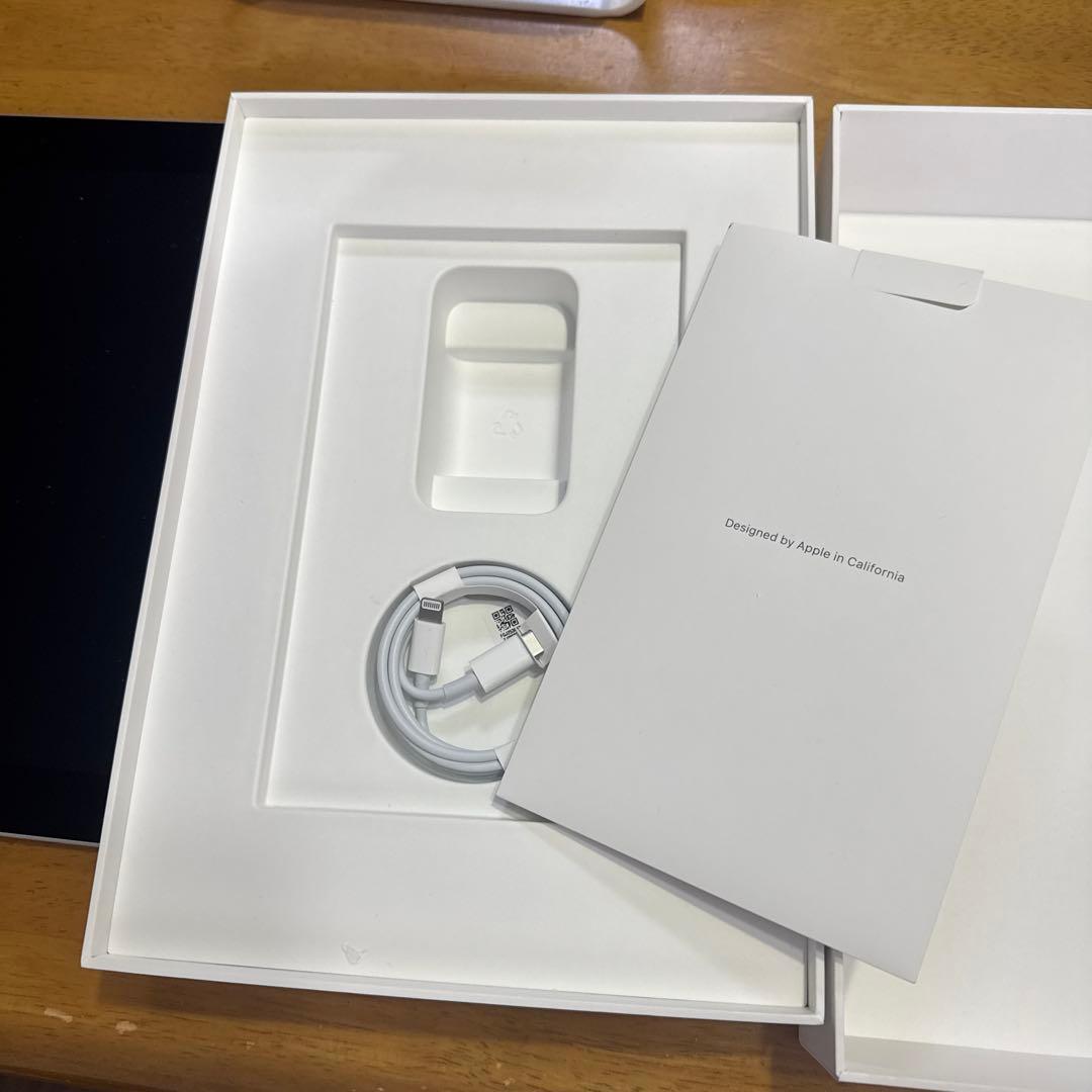 【匿名配送】【極美品】iPad 第9世代 WiFiモデル 64GB 箱◎