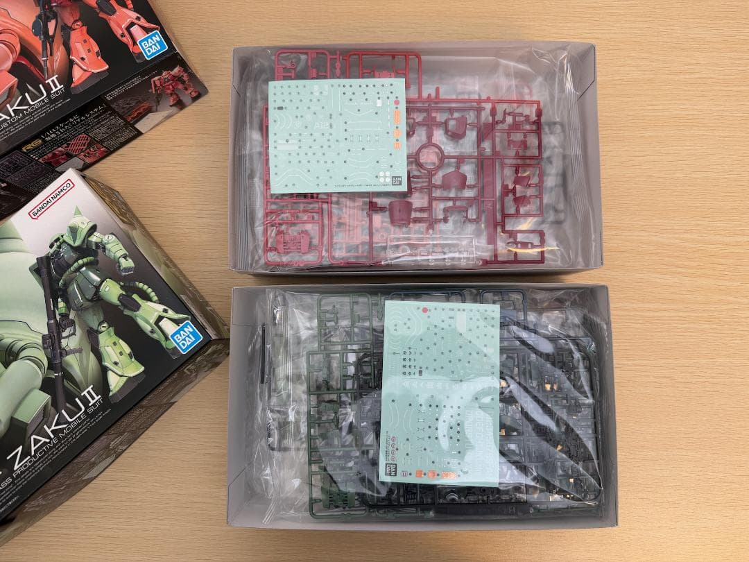 【未組立】RG 1/144 シャア専用ザクII ・量産型ザクIIセット