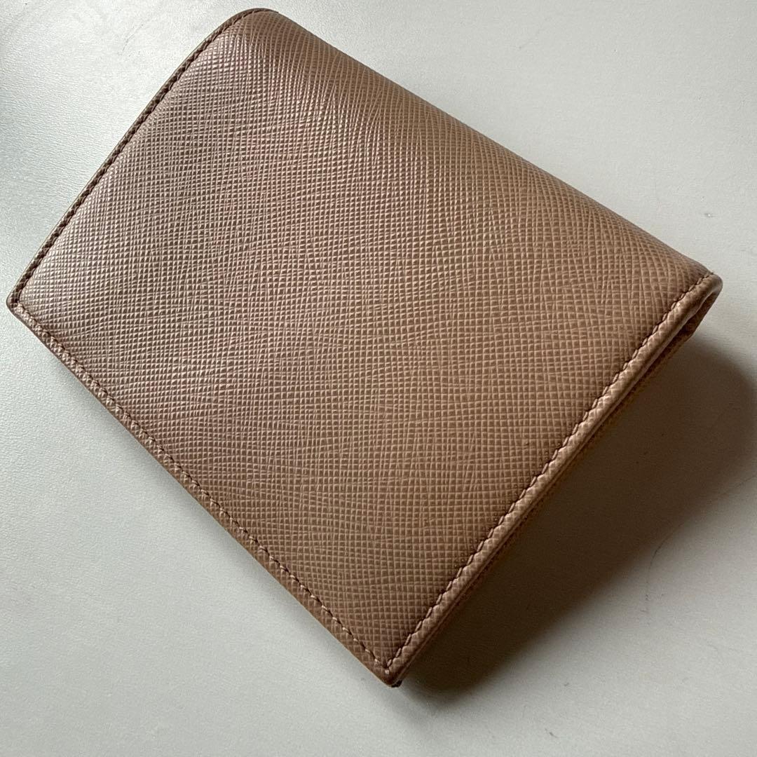 PRADA ピンクベージュ　二つ折り財布