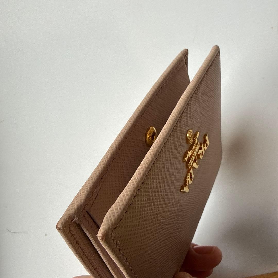 PRADA ピンクベージュ　二つ折り財布