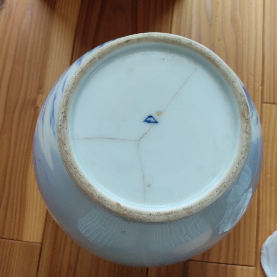 深川製磁　陶器製青い花瓶 鳥と花のデザイン