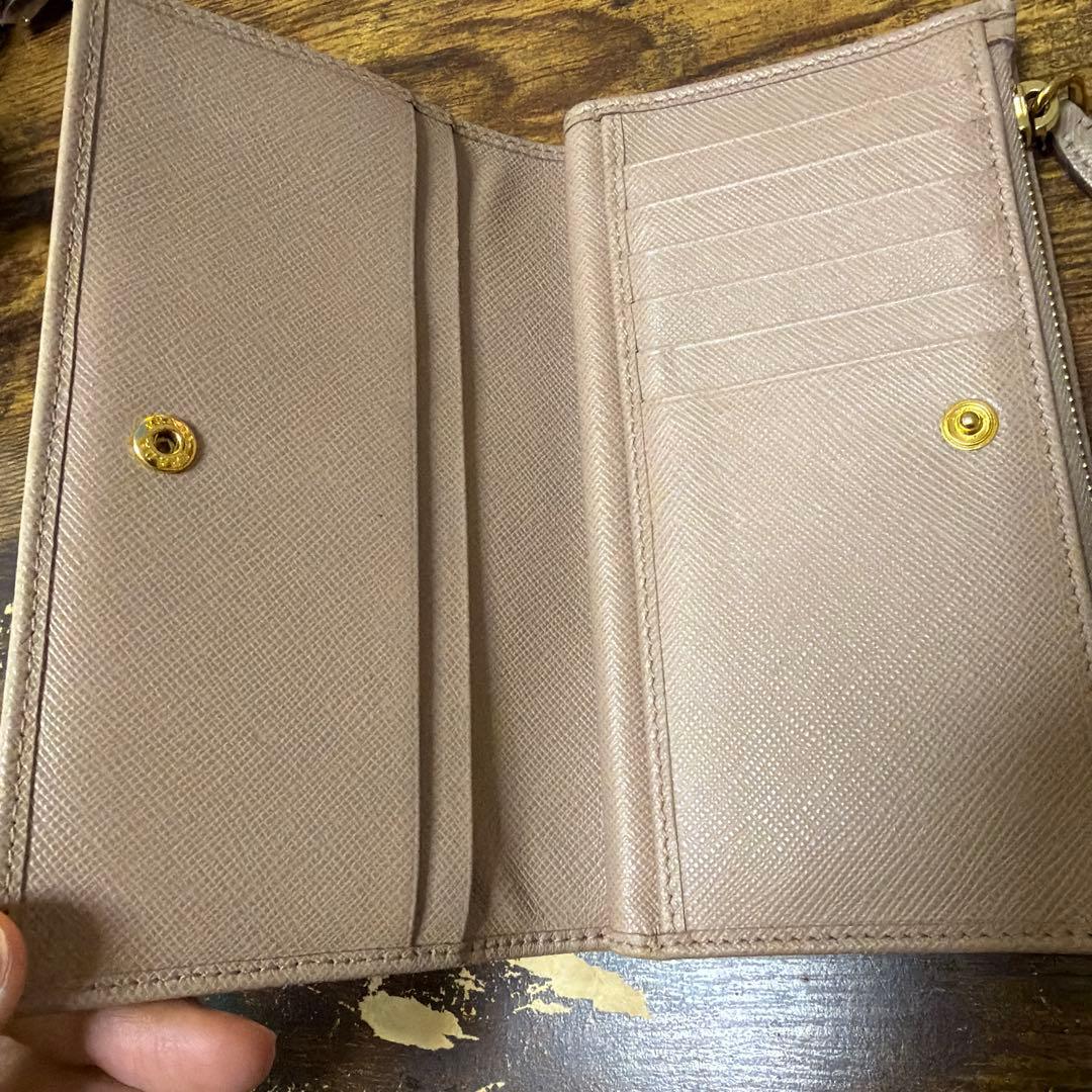 PRADA 二つ折り財布ピンクベージュ