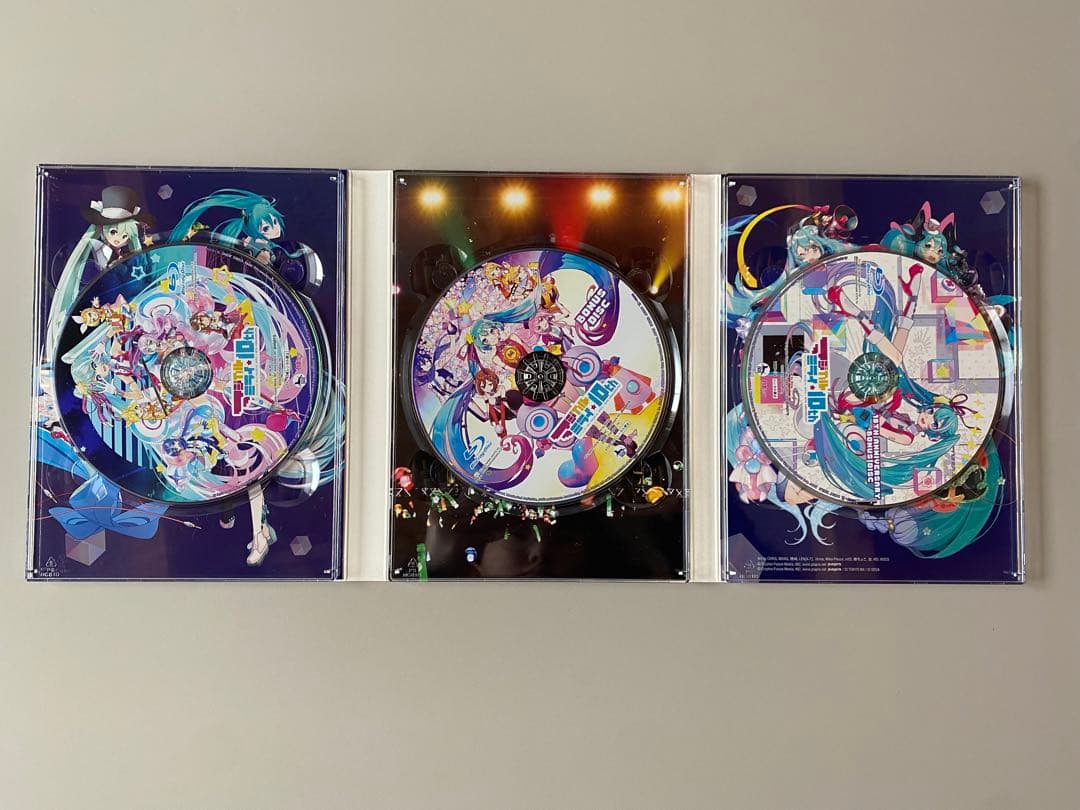 マジカルミライ10th Blu-ray タペストリー、カレンダー付き