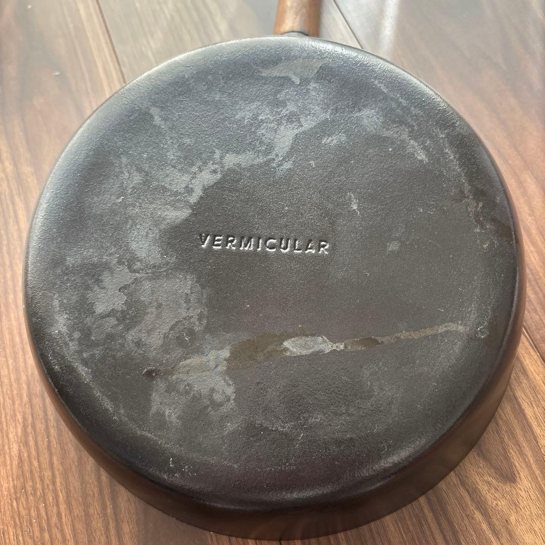 VERMICULAR 鋳鉄フライパン 24cm ガス火 ふた・レシピ本付