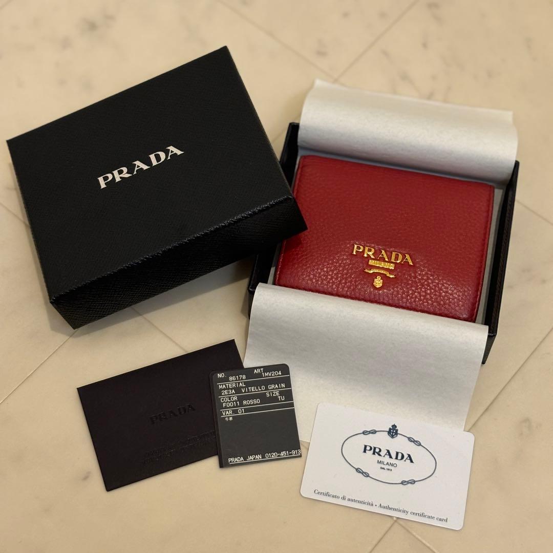 PRADA レザー 二つ折り財布　レッド 赤