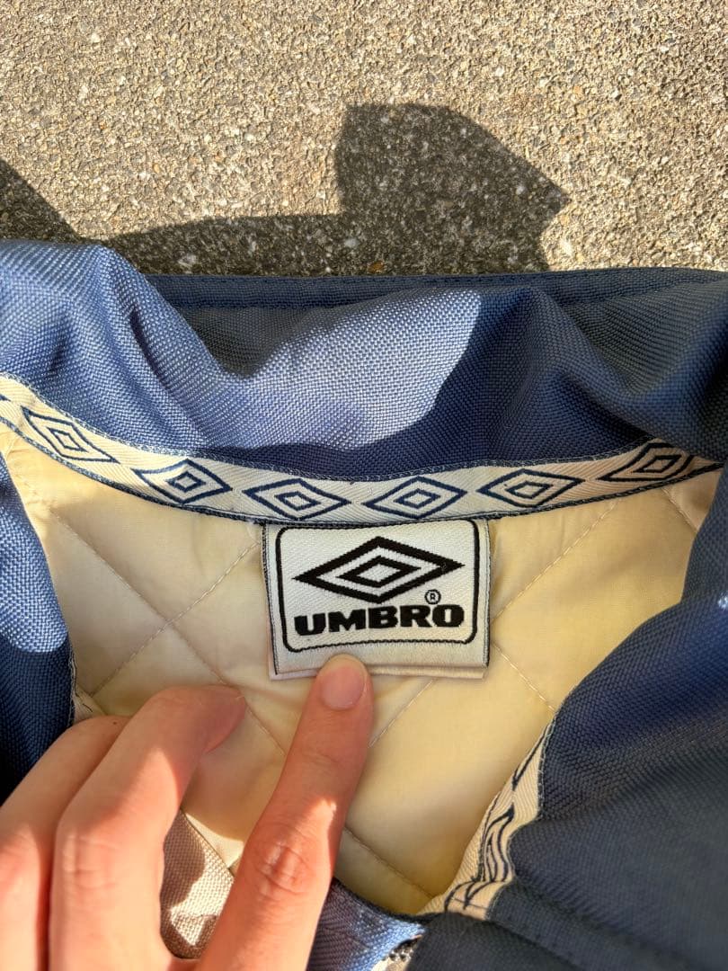 ま*ん様 UMBRO ナイロンジャケット ホワイト/ネイビー 希少商品
