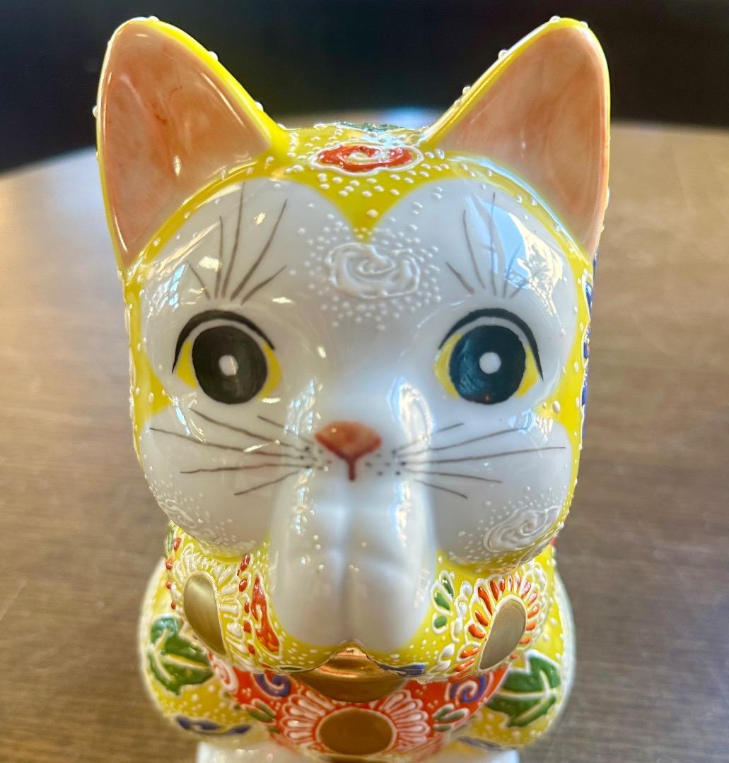 再値下げ　新品　九谷焼　お祈り猫　黄色　招き猫　縁起物　オブジェ　座布団付　風水