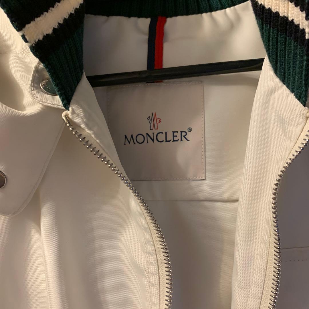 MONCLER ホワイト フード付きジャンパー