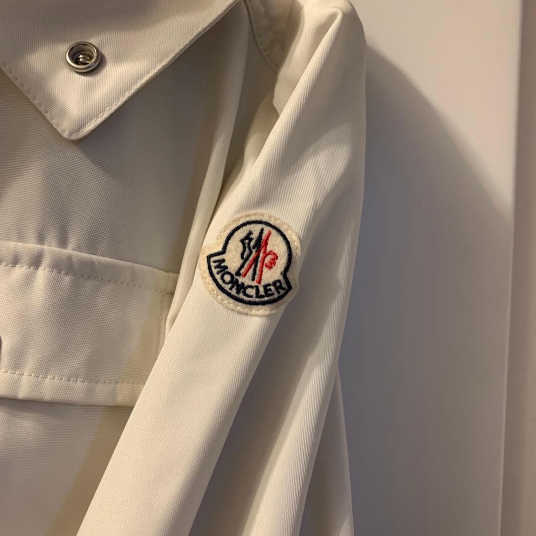 MONCLER ホワイト フード付きジャンパー