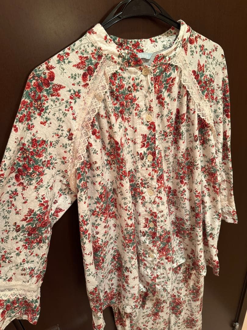 美品⭐︎キッドブルー⭐︎花柄のパジャマ Lサイズ