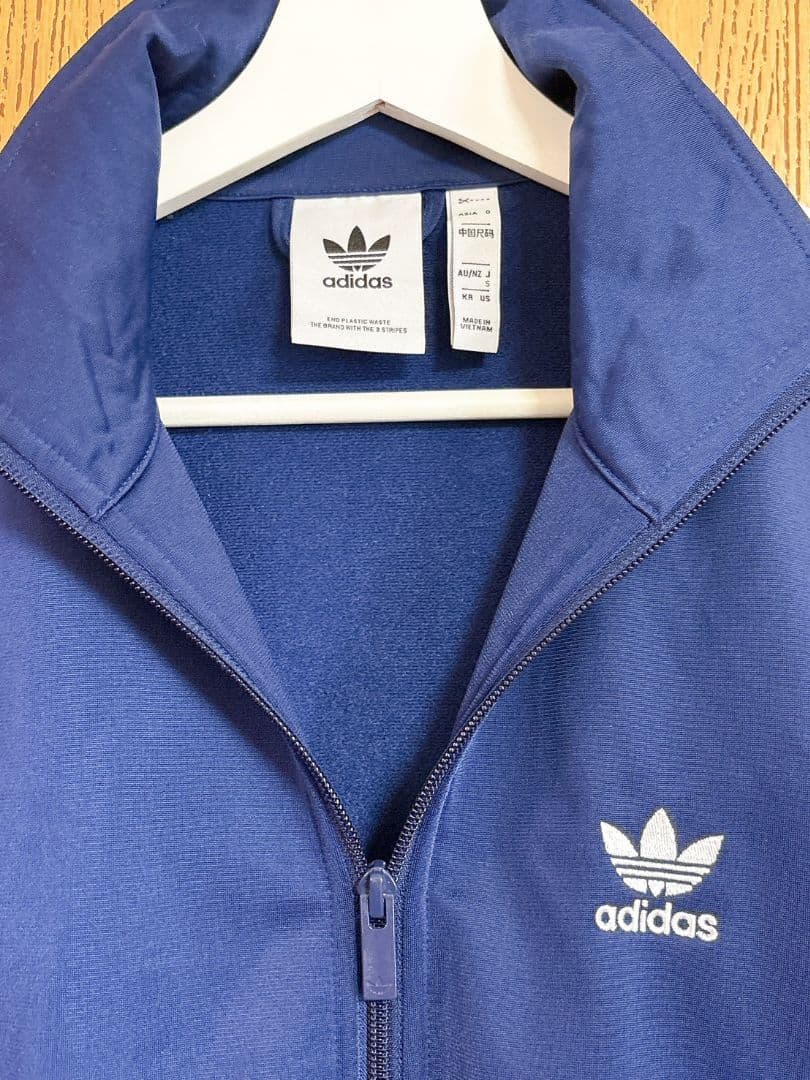 アディダスadidas　レディース　ジャージ上下　セットアップ　ネイビー青パンツ