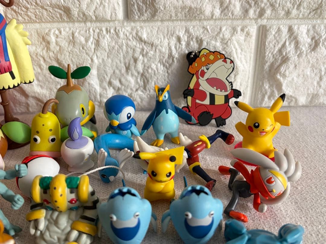 ポケモン　まとめ売り　68体　リザードン　カメックス　ピカチュウ　ブラッキー