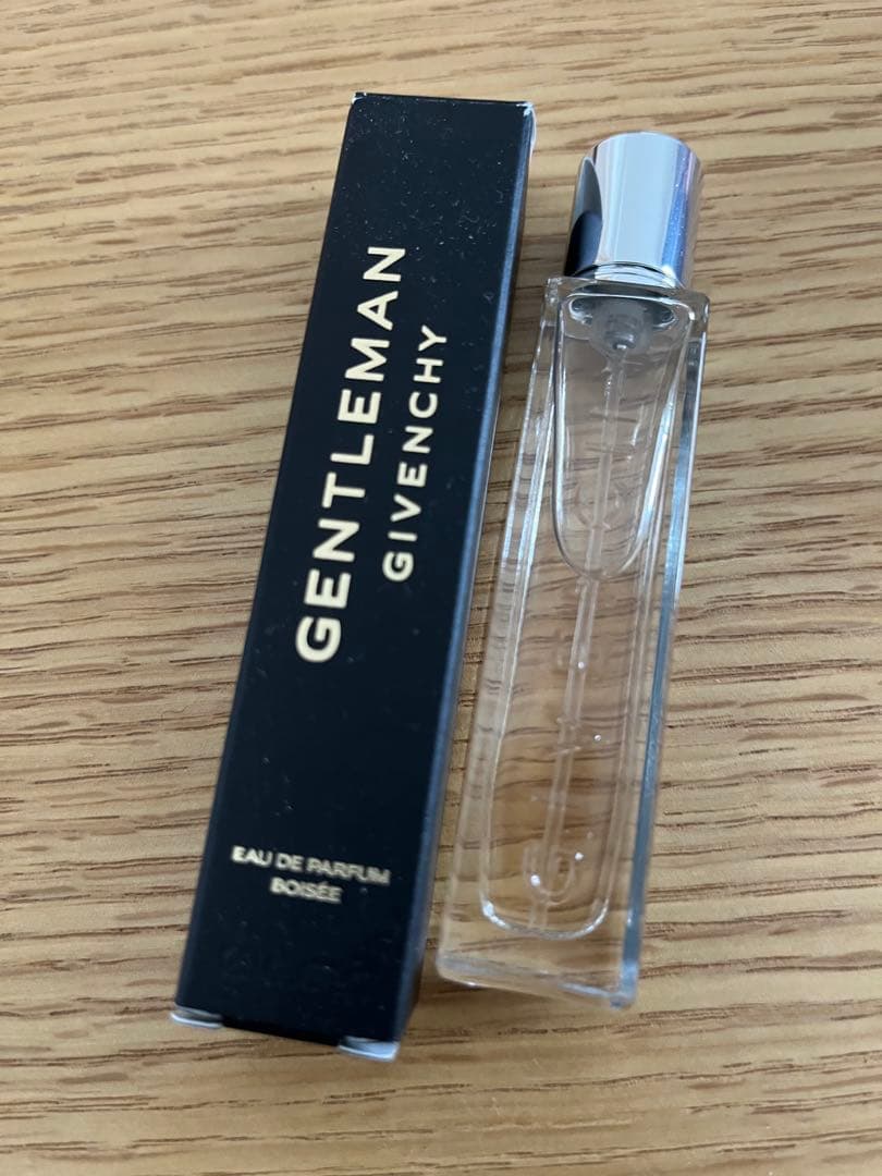 値下⭐️新品⭐️GIVENCHY ソワン ノワール UV フルイド30ml