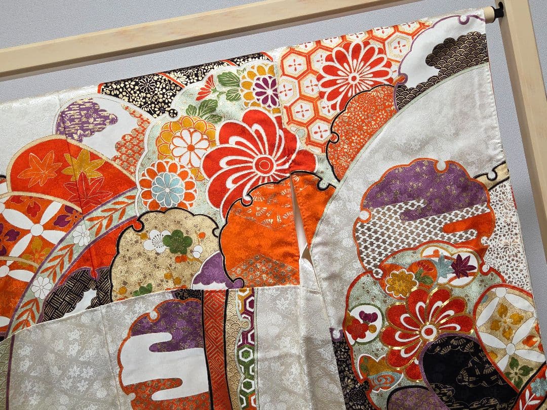 A5レトロ 古典模様 金彩 金駒刺繍 袷 正絹 成人式 振袖 着物