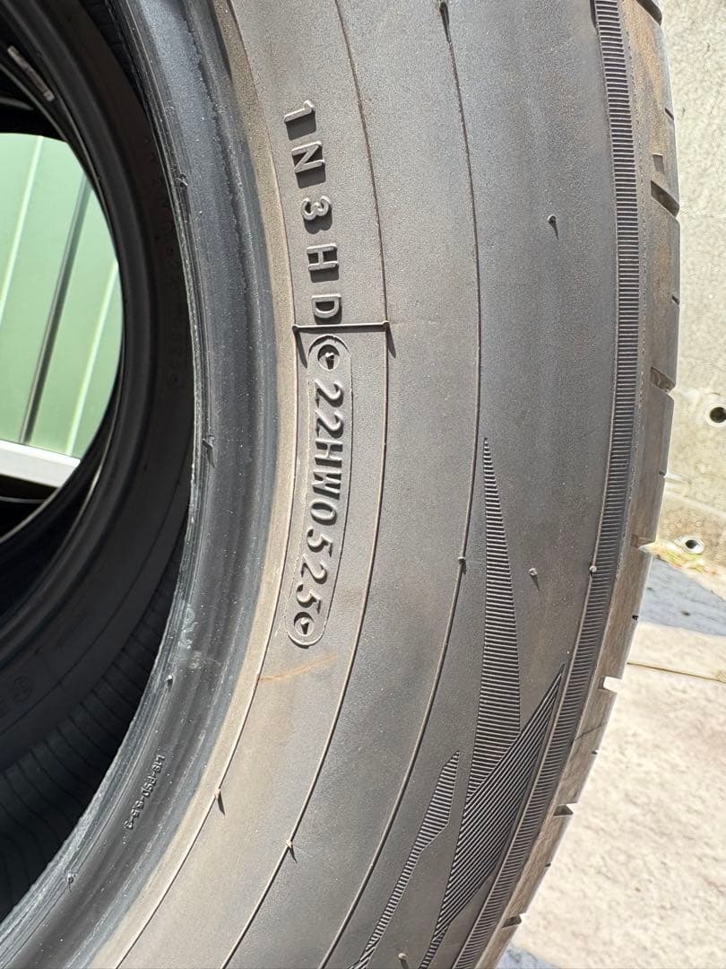 225/60R18 40アルファード夏タイヤ 4本 中古 2個のうち1個目