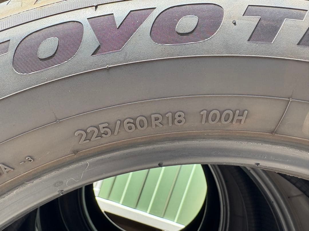 225/60R18 40アルファード夏タイヤ 4本 中古 2個のうち1個目