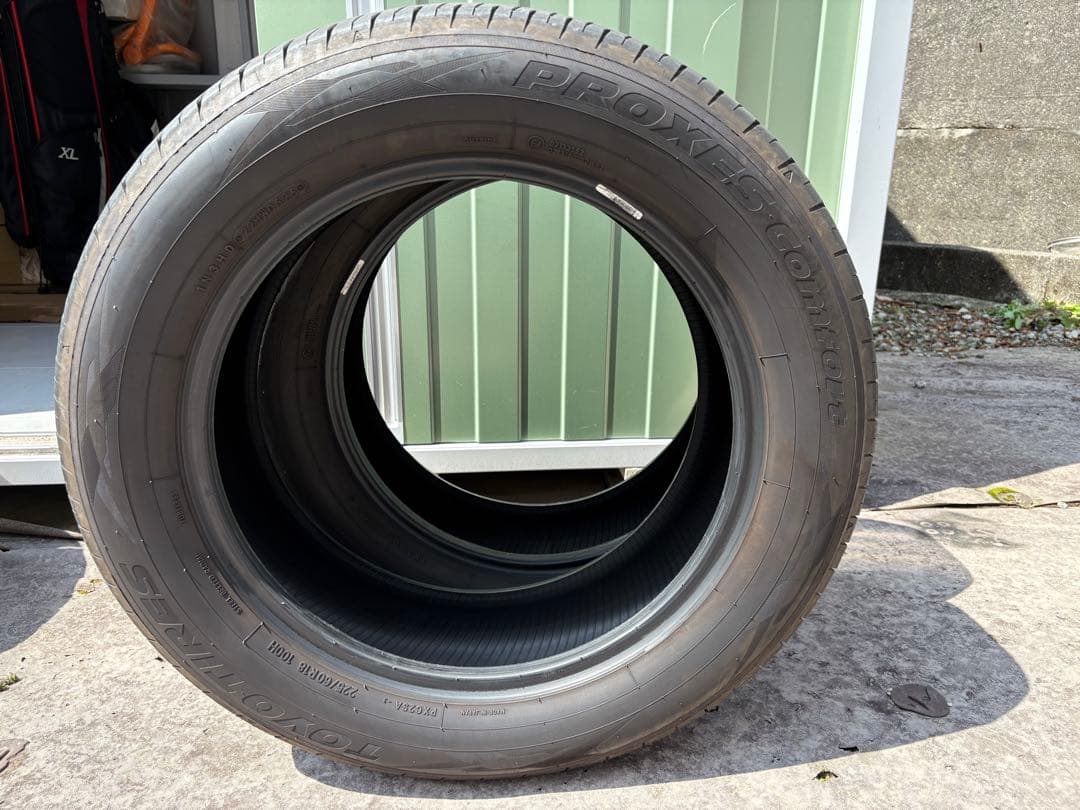 225/60R18 40アルファード夏タイヤ 4本 中古 2個のうち1個目